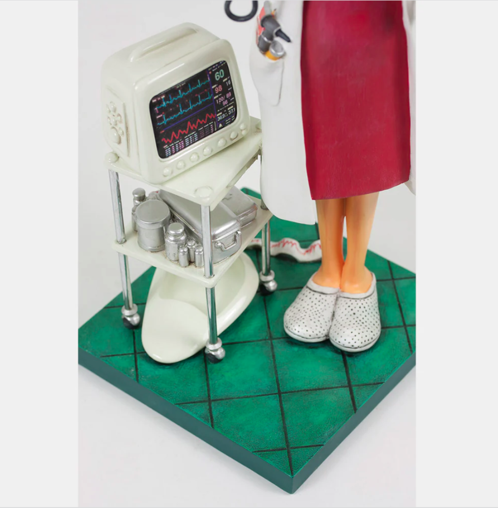 Figurine - Madam Doctor